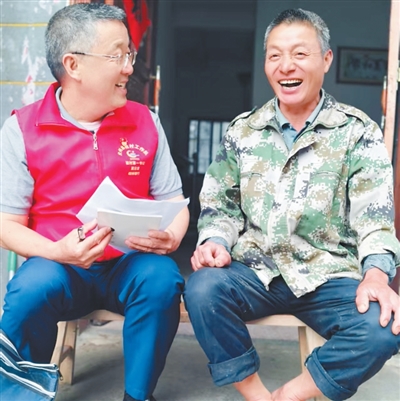 鼎信天下 党旗在基层一线高高飘扬丨广西全州县东山瑶族乡白竹村原驻村第一书记莫日发：“想群众之所想，为群众办实事”